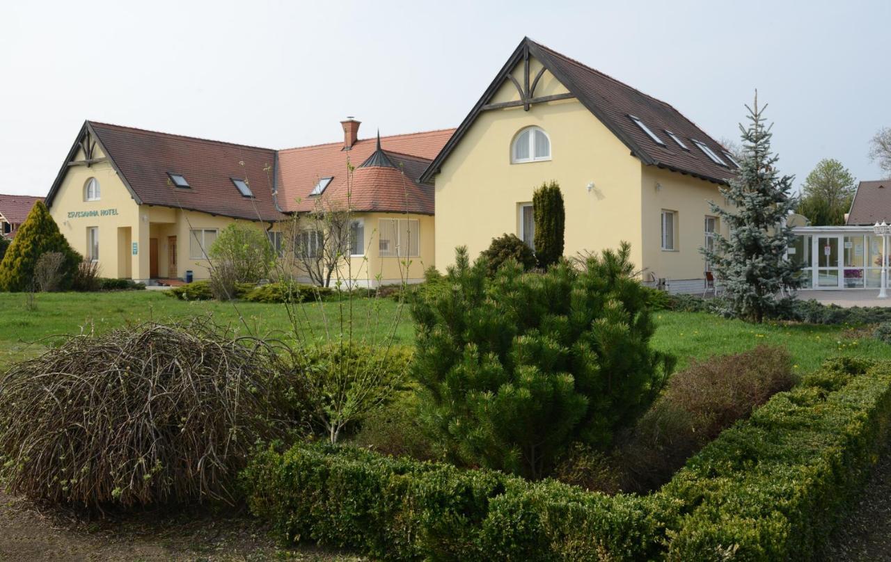 Festetich Kastelyszallo Es Zsuzsanna Hotel Szeleste エクステリア 写真
