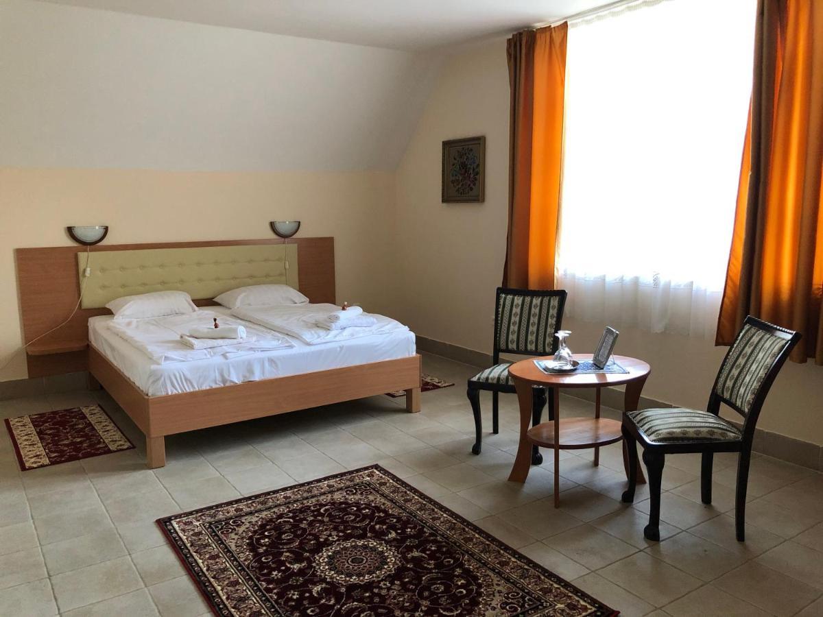 Festetich Kastelyszallo Es Zsuzsanna Hotel Szeleste エクステリア 写真